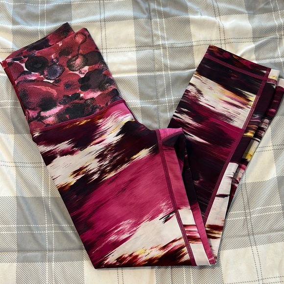 High rise lululemon wunder unders - Picture 3 of 5